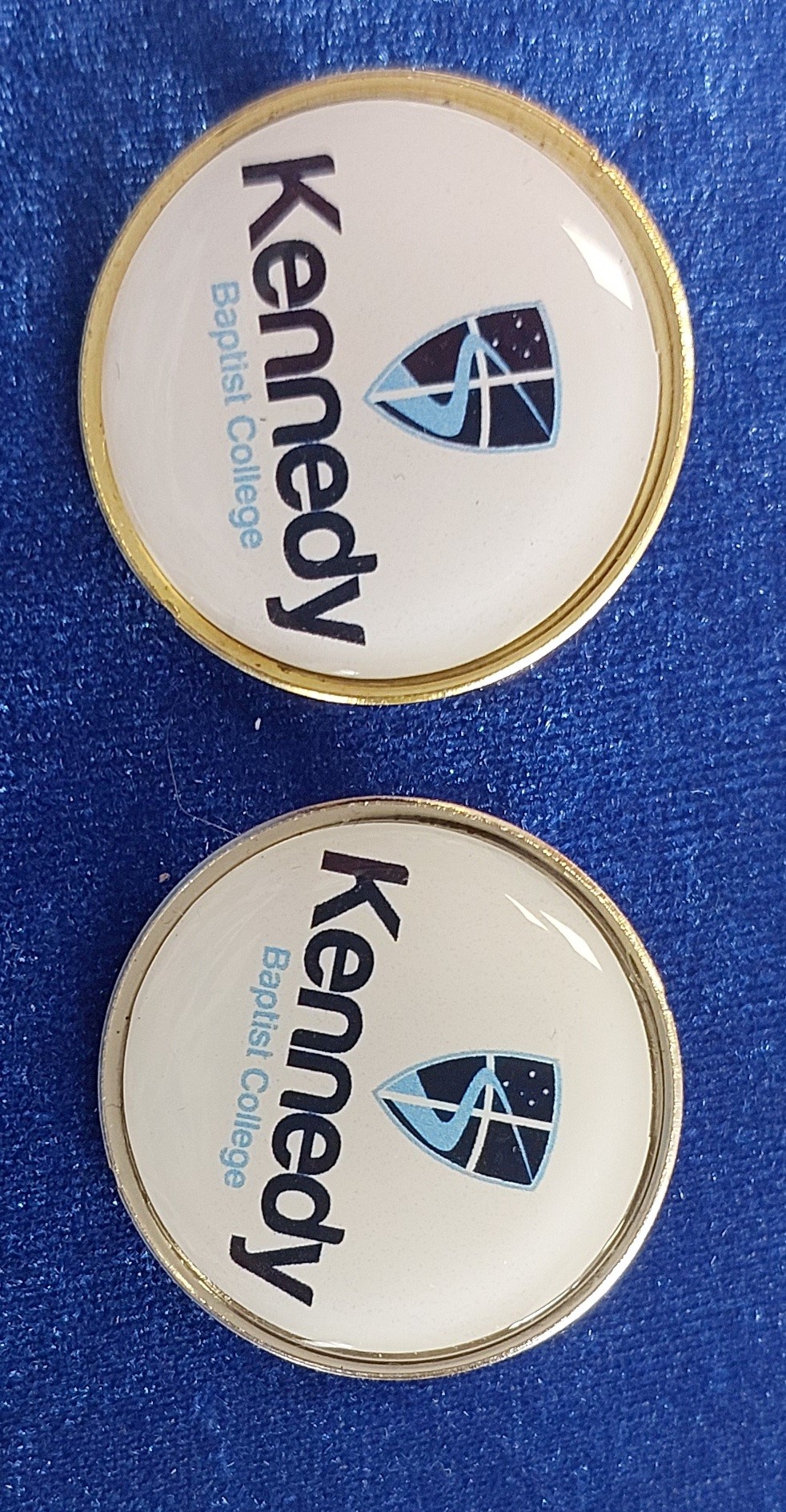 IL8 SCHOOL BADGE SILVER